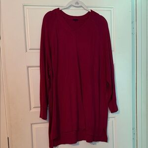 V-neck Long Sleeve Tunic Sweater in Deep Berry